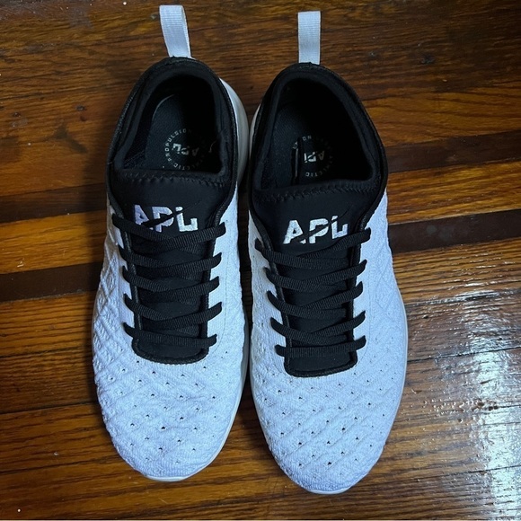 APL Tech Loom Phantom Sneaker, White and Black 8.5M - Picture 2 of 8